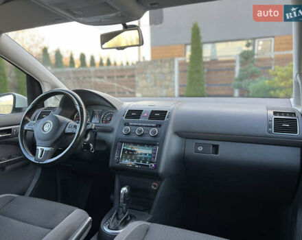 Белый Фольксваген Туран, объемом двигателя 1.4 л и пробегом 130 тыс. км за 9000 $, фото 25 на Automoto.ua