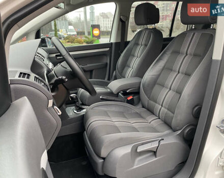 Білий Фольксваген Туран, об'ємом двигуна 1.6 л та пробігом 249 тис. км за 9100 $, фото 23 на Automoto.ua