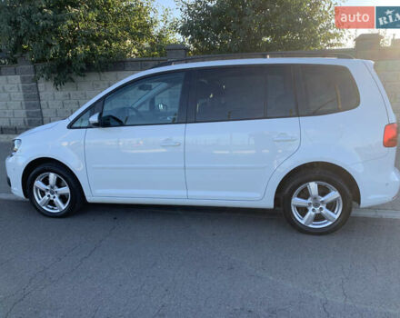 Белый Фольксваген Туран, объемом двигателя 1.4 л и пробегом 209 тыс. км за 9750 $, фото 5 на Automoto.ua