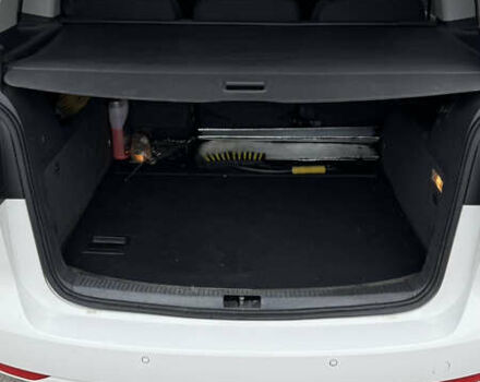 Белый Фольксваген Туран, объемом двигателя 1.6 л и пробегом 167 тыс. км за 10700 $, фото 6 на Automoto.ua