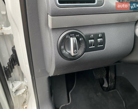 Білий Фольксваген Туран, об'ємом двигуна 1.6 л та пробігом 249 тис. км за 9100 $, фото 21 на Automoto.ua