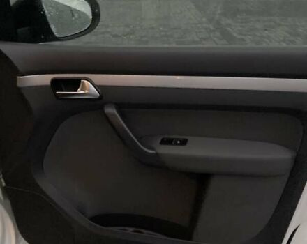 Белый Фольксваген Туран, объемом двигателя 2 л и пробегом 351 тыс. км за 10000 $, фото 11 на Automoto.ua