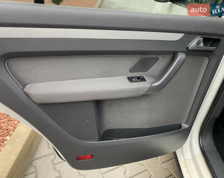 Білий Фольксваген Туран, об'ємом двигуна 1.6 л та пробігом 249 тис. км за 9100 $, фото 26 на Automoto.ua