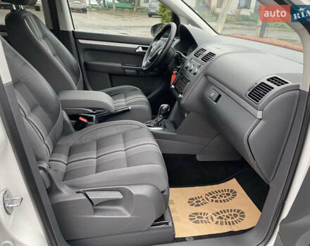 Білий Фольксваген Туран, об'ємом двигуна 1.6 л та пробігом 249 тис. км за 9100 $, фото 35 на Automoto.ua