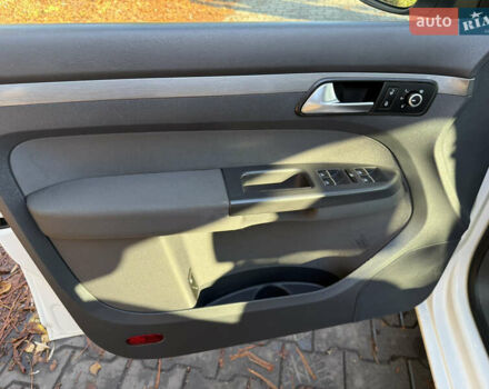 Белый Фольксваген Туран, объемом двигателя 1.4 л и пробегом 161 тыс. км за 11900 $, фото 31 на Automoto.ua