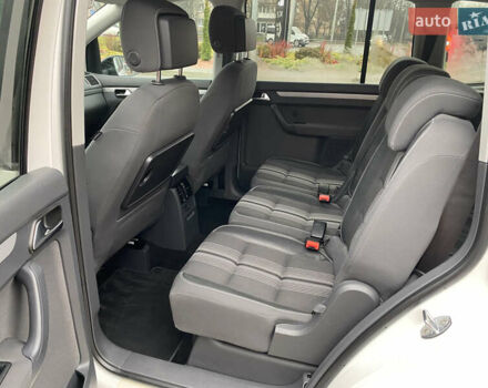 Білий Фольксваген Туран, об'ємом двигуна 1.6 л та пробігом 249 тис. км за 9100 $, фото 24 на Automoto.ua