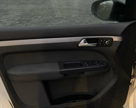 Белый Фольксваген Туран, объемом двигателя 2 л и пробегом 351 тыс. км за 10000 $, фото 4 на Automoto.ua