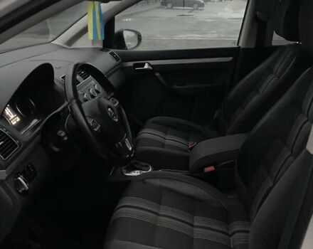 Белый Фольксваген Туран, объемом двигателя 2 л и пробегом 351 тыс. км за 10000 $, фото 5 на Automoto.ua