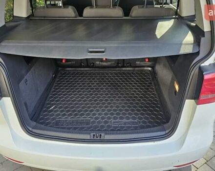 Белый Фольксваген Туран, объемом двигателя 2 л и пробегом 255 тыс. км за 13800 $, фото 2 на Automoto.ua