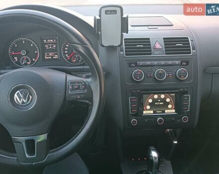 Білий Фольксваген Туран, об'ємом двигуна 2 л та пробігом 226 тис. км за 14000 $, фото 29 на Automoto.ua