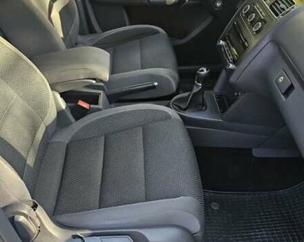 Белый Фольксваген Туран, объемом двигателя 2 л и пробегом 255 тыс. км за 13800 $, фото 12 на Automoto.ua