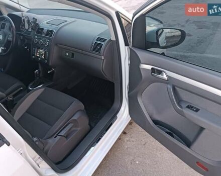 Білий Фольксваген Туран, об'ємом двигуна 2 л та пробігом 226 тис. км за 14000 $, фото 37 на Automoto.ua