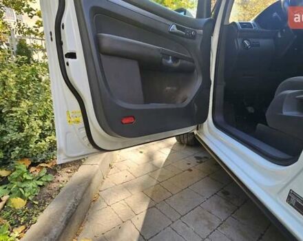 Белый Фольксваген Туран, объемом двигателя 2 л и пробегом 255 тыс. км за 13800 $, фото 15 на Automoto.ua