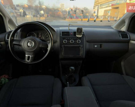 Белый Фольксваген Туран, объемом двигателя 1.6 л и пробегом 270 тыс. км за 9450 $, фото 7 на Automoto.ua
