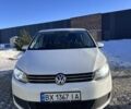 Белый Фольксваген Туран, объемом двигателя 2 л и пробегом 313 тыс. км за 9500 $, фото 1 на Automoto.ua