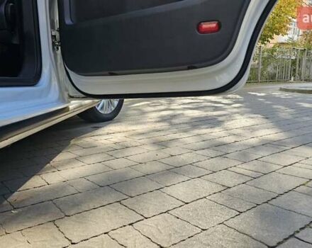 Белый Фольксваген Туран, объемом двигателя 2 л и пробегом 255 тыс. км за 13800 $, фото 8 на Automoto.ua