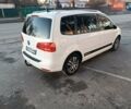 Білий Фольксваген Туран, об'ємом двигуна 2 л та пробігом 226 тис. км за 14000 $, фото 7 на Automoto.ua