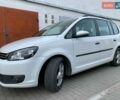 Белый Фольксваген Туран, объемом двигателя 1.6 л и пробегом 208 тыс. км за 9600 $, фото 1 на Automoto.ua