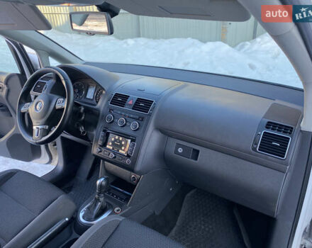 Білий Фольксваген Туран, об'ємом двигуна 2 л та пробігом 236 тис. км за 11350 $, фото 20 на Automoto.ua