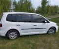 Белый Фольксваген Туран, объемом двигателя 1.6 л и пробегом 249 тыс. км за 9300 $, фото 2 на Automoto.ua