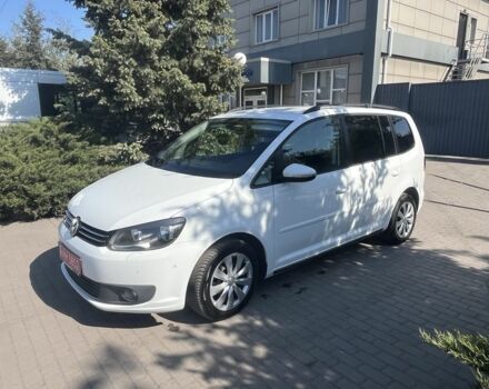 Белый Фольксваген Туран, объемом двигателя 1.6 л и пробегом 240 тыс. км за 12950 $, фото 2 на Automoto.ua