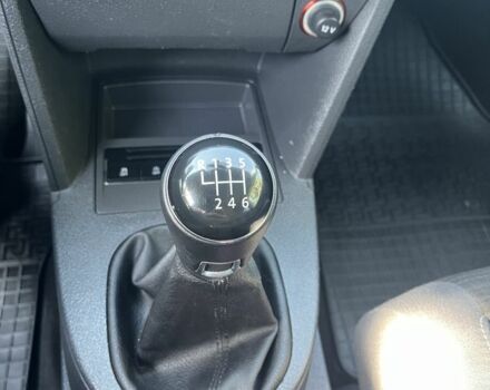 Белый Фольксваген Туран, объемом двигателя 1.6 л и пробегом 240 тыс. км за 12950 $, фото 4 на Automoto.ua