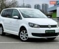 Білий Фольксваген Туран, об'ємом двигуна 2 л та пробігом 235 тис. км за 13300 $, фото 1 на Automoto.ua