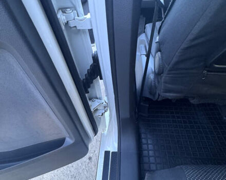 Білий Фольксваген Туран, об'ємом двигуна 1.97 л та пробігом 194 тис. км за 12000 $, фото 25 на Automoto.ua