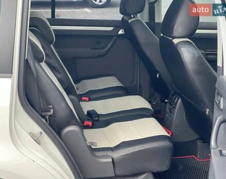 Белый Фольксваген Туран, объемом двигателя 1.6 л и пробегом 175 тыс. км за 13500 $, фото 2 на Automoto.ua