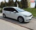 Белый Фольксваген Туран, объемом двигателя 1.6 л и пробегом 217 тыс. км за 12500 $, фото 1 на Automoto.ua