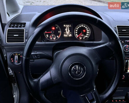 Белый Фольксваген Туран, объемом двигателя 1.97 л и пробегом 240 тыс. км за 13800 $, фото 7 на Automoto.ua