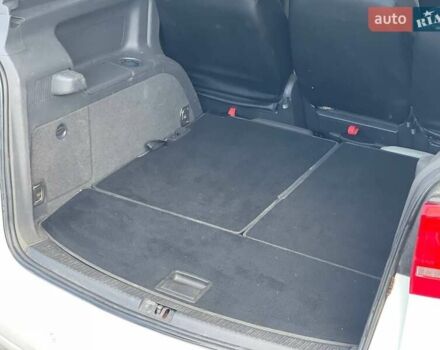 Белый Фольксваген Туран, объемом двигателя 1.6 л и пробегом 175 тыс. км за 13500 $, фото 4 на Automoto.ua