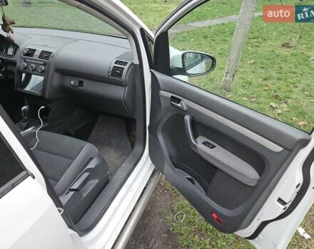 Белый Фольксваген Туран, объемом двигателя 1.97 л и пробегом 232 тыс. км за 13300 $, фото 12 на Automoto.ua