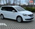 Білий Фольксваген Туран, об'ємом двигуна 2 л та пробігом 250 тис. км за 12999 $, фото 1 на Automoto.ua