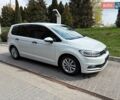 Белый Фольксваген Туран, объемом двигателя 1.6 л и пробегом 217 тыс. км за 12500 $, фото 1 на Automoto.ua
