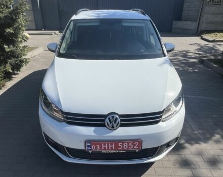 Белый Фольксваген Туран, объемом двигателя 1.6 л и пробегом 240 тыс. км за 12950 $, фото 1 на Automoto.ua