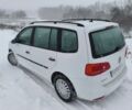 Белый Фольксваген Туран, объемом двигателя 1.6 л и пробегом 218 тыс. км за 11000 $, фото 1 на Automoto.ua