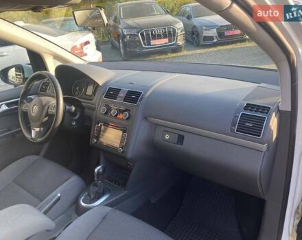 Белый Фольксваген Туран, объемом двигателя 1.6 л и пробегом 93 тыс. км за 14900 $, фото 6 на Automoto.ua