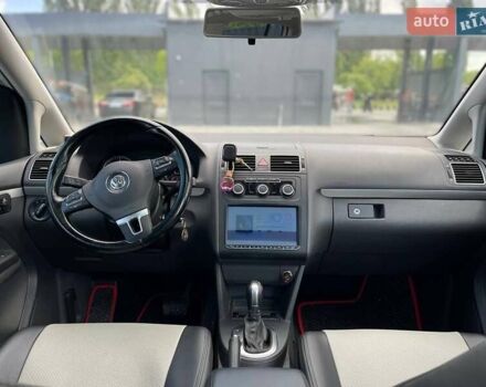 Белый Фольксваген Туран, объемом двигателя 1.6 л и пробегом 175 тыс. км за 13500 $, фото 3 на Automoto.ua