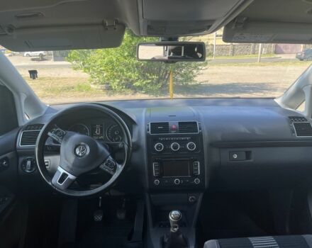 Белый Фольксваген Туран, объемом двигателя 1.6 л и пробегом 240 тыс. км за 12950 $, фото 5 на Automoto.ua