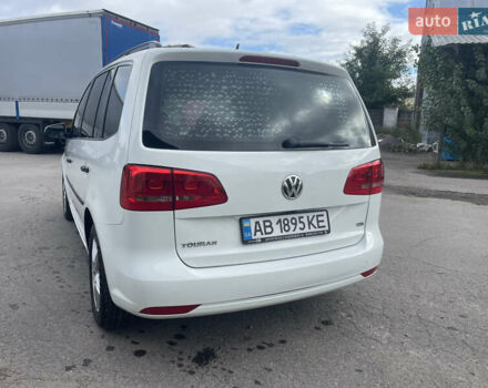 Белый Фольксваген Туран, объемом двигателя 1.6 л и пробегом 185 тыс. км за 12999 $, фото 4 на Automoto.ua