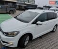 Белый Фольксваген Туран, объемом двигателя 1.6 л и пробегом 320 тыс. км за 13500 $, фото 1 на Automoto.ua