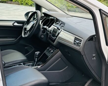 Білий Фольксваген Туран, об'ємом двигуна 2 л та пробігом 205 тис. км за 14500 $, фото 7 на Automoto.ua