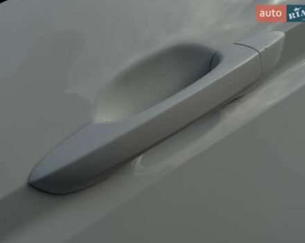 Белый Фольксваген Туран, объемом двигателя 1.97 л и пробегом 199 тыс. км за 15800 $, фото 23 на Automoto.ua