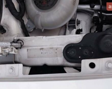 Белый Фольксваген Туран, объемом двигателя 1.97 л и пробегом 313 тыс. км за 13499 $, фото 54 на Automoto.ua