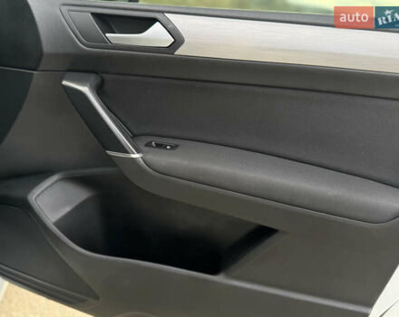 Белый Фольксваген Туран, объемом двигателя 1.97 л и пробегом 199 тыс. км за 15800 $, фото 49 на Automoto.ua