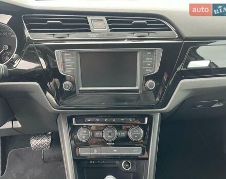 Белый Фольксваген Туран, объемом двигателя 1.4 л и пробегом 159 тыс. км за 15700 $, фото 21 на Automoto.ua