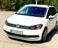 Белый Фольксваген Туран, объемом двигателя 1.2 л и пробегом 228 тыс. км за 15000 $, фото 1 на Automoto.ua