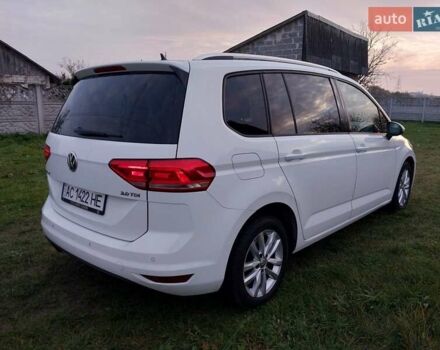 Белый Фольксваген Туран, объемом двигателя 1.97 л и пробегом 313 тыс. км за 13999 $, фото 5 на Automoto.ua