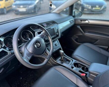 Белый Фольксваген Туран, объемом двигателя 2 л и пробегом 221 тыс. км за 14300 $, фото 6 на Automoto.ua